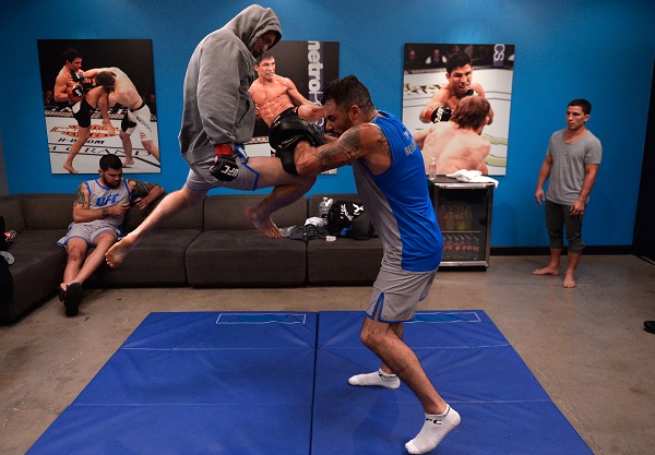 Tim Elliott warms up on Episode 10 of The Ultimate Fighter before his quarterfinal fight