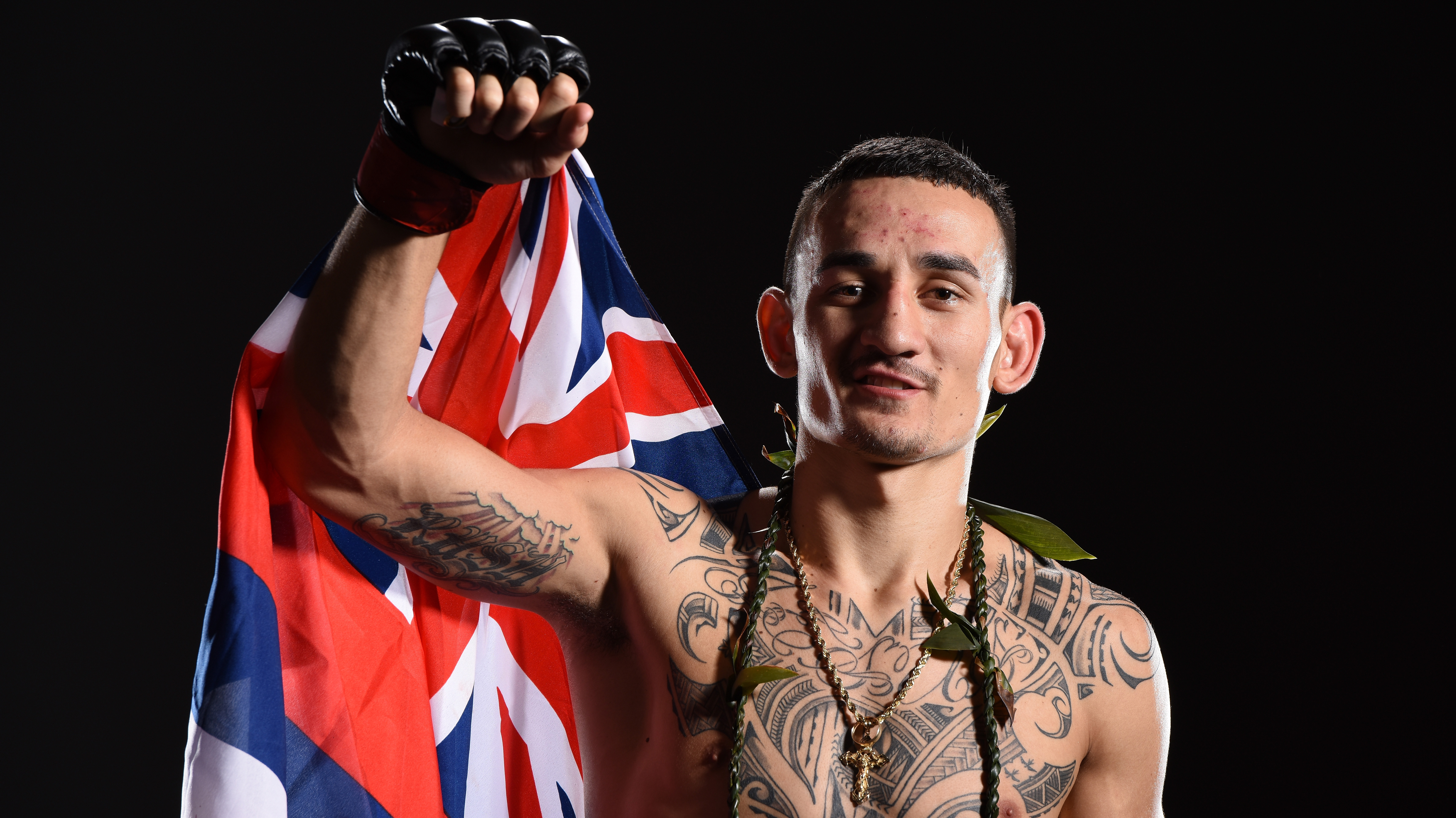 Max Holloway puts his win streak on the line when he fights for the interim featherweight title against Anthony Pettis at UFC 206 Saturday
