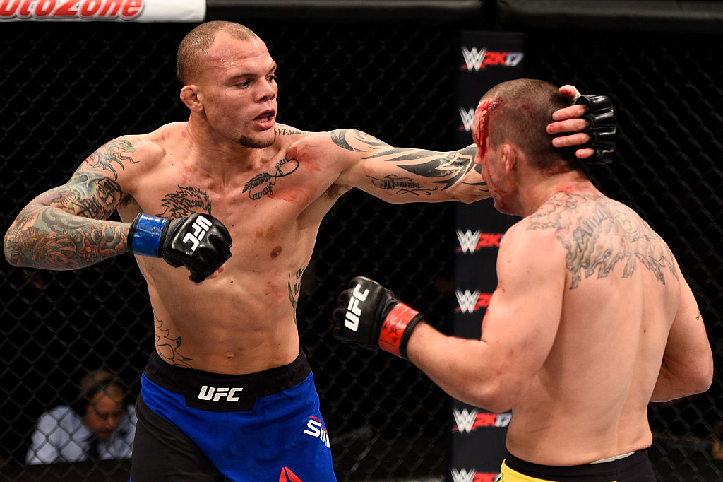 LAS VEGAS, NV - DECEMBER 03: (L-R) Anthony Smith elbows Elvis Mutapcic of Bosnia in their middleweight bout during The Ultimate Fighter Finale event inside the Pearl concert theater at the Palms Resort & Casino on December 3, 2016 in Las Vegas, Nevada. (Photo by Jeff Bottari/Zuffa LLC)