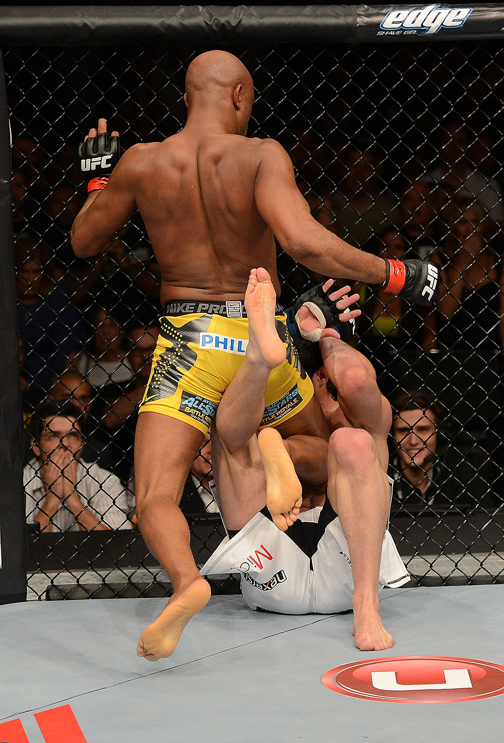 Anderson Silva knees Chael Sonnen during their rematch at UFC 148