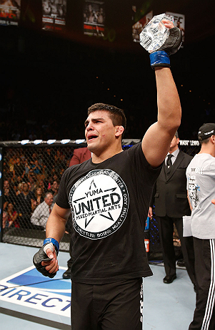 Kelvin Gastelum celebrates his victory in the TUF 17 finale