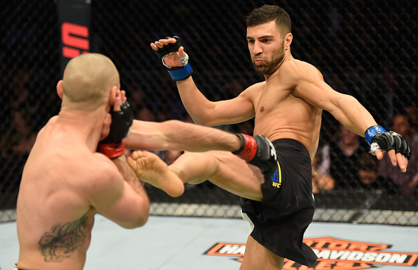 David Teymur kicks Lando Vannata during their lightweight scrap at UFC 209