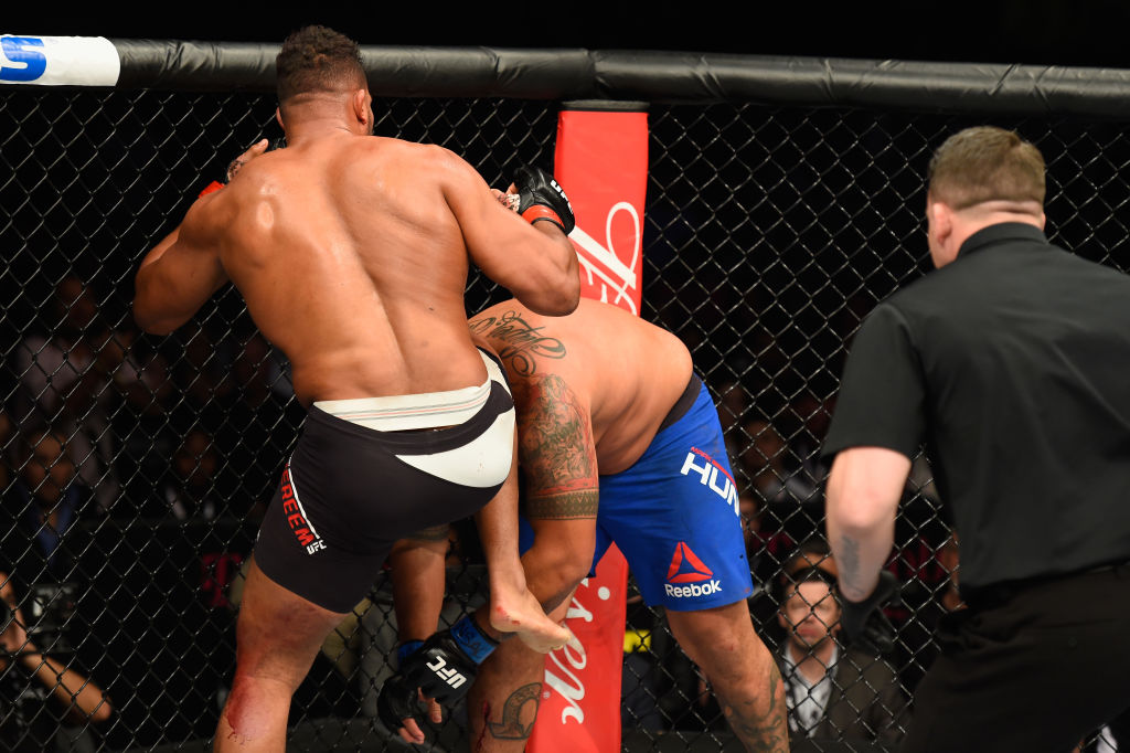 LAS VEGAS, NV - MARCH 04: Alistair Overeem of the Netherlands (black trunks) knees Mark Hunt of New Zealand in their heavyweight bout during the UFC 209 event at T-Mobile Arena on March 4, 2017 in Las Vegas, Nevada. (Photo by Josh Hedges/Zuffa LLC)