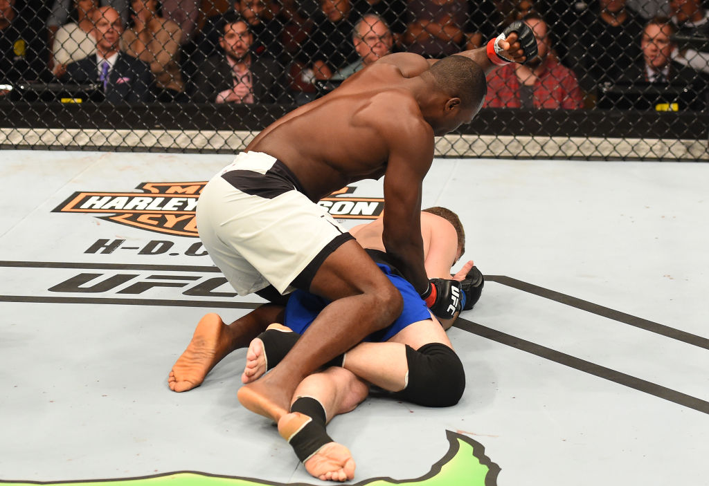 AUCKLAND, NEW ZEALAND - JUNE 11: (L-R) Derek Brunson punches Daniel Kelly of Australia in their middleweight fight during the UFC Fight Night event at the Spark Arena on June 11, 2017 in Auckland, New Zealand. (Photo by Josh Hedges/Zuffa LLC)