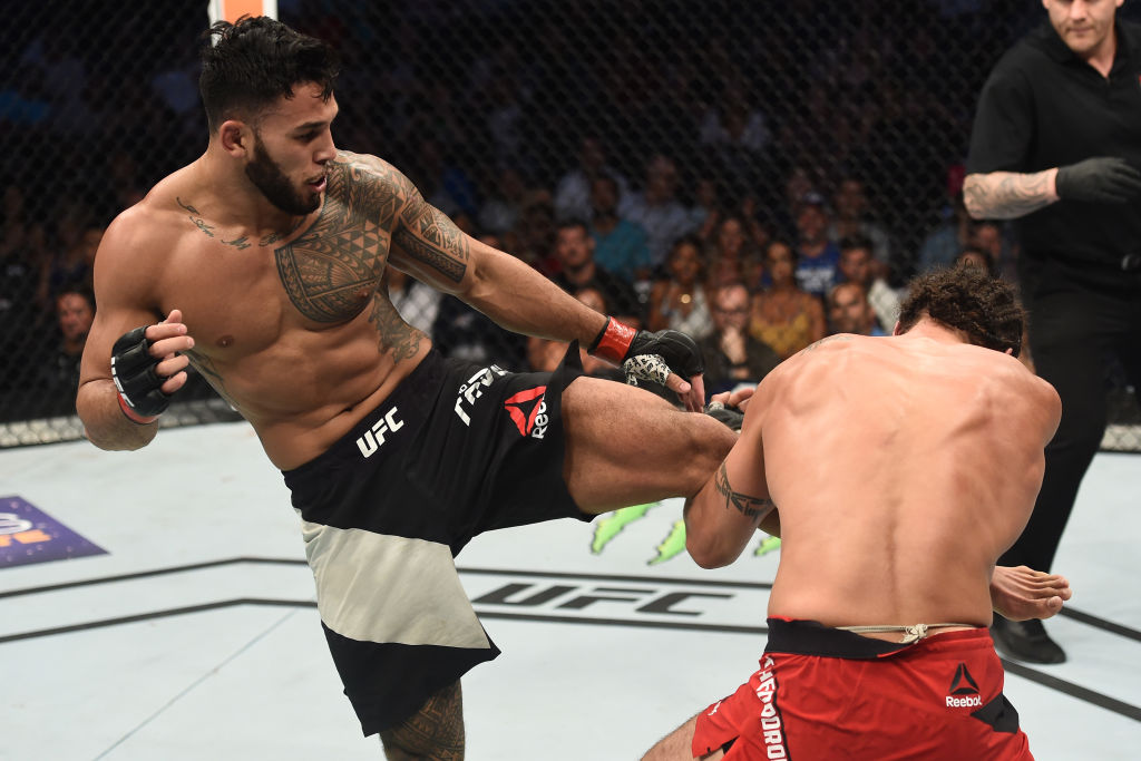 LAS VEGAS, NV - JULY 07: (L-R) <a href='../fighter/Brad-Tavares'><a href='../fighter/Brad-Tavares'>Brad Tavares</a></a> kicks <a href='../fighter/elias-theodorou'><a href='../fighter/elias-theodorou'>Elias Theodorou</a></a> of Canada in their middleweight bout during The Ultimate Fighter Finale at T-Mobile Arena on July 7, 2017 in Las Vegas, Nevada. (Photo by Brandon Magnus/Zuffa LLC)“ align=“center“/>Brad Tavares picked up a big win in middleweight action, taking a hard-fought three-round unanimous decision over Elias Theodorou.</p><p>All three judges saw it 29-28 for Tavares, now 15-5; Theodorou falls to 14-2.</p><p>The 185-pounders fought the first two rounds at a fast pace, with Theodorou the busier of the two, while Tavares landed the harder blows. The Canadian took the flush shots well, though, and he kept firing from start to its finish, allowing him to take a slight lead heading into the third.</p><p>Theodorou scored a takedown early in round three, but Tavares smoothly made it back to his feet. Theodorou kept Tavares locked up against the fence, though, before picking up another quick takedown. As the two rose and continued to grapple, Tavares was able to turn things around and get his opponent’s back as they fell to the mat. There, Tavares looked for a rear naked choke and an armbar before another return to the feet for the closing moments of the fight.</p><p><strong><a href=