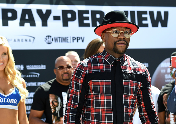 LAS VEGAS, NV - AUGUST 22: Boxer Floyd Mayweather Jr. arrives at Toshiba Plaza on August 22, 2017 in Las Vegas, Nevada. Mayweather will fight UFC lightweight champion Conor McGregor in a super welterweight boxing match at T-Mobile Arena on August 26 in Las Vegas. (Photo by Ethan Miller/Getty Images)