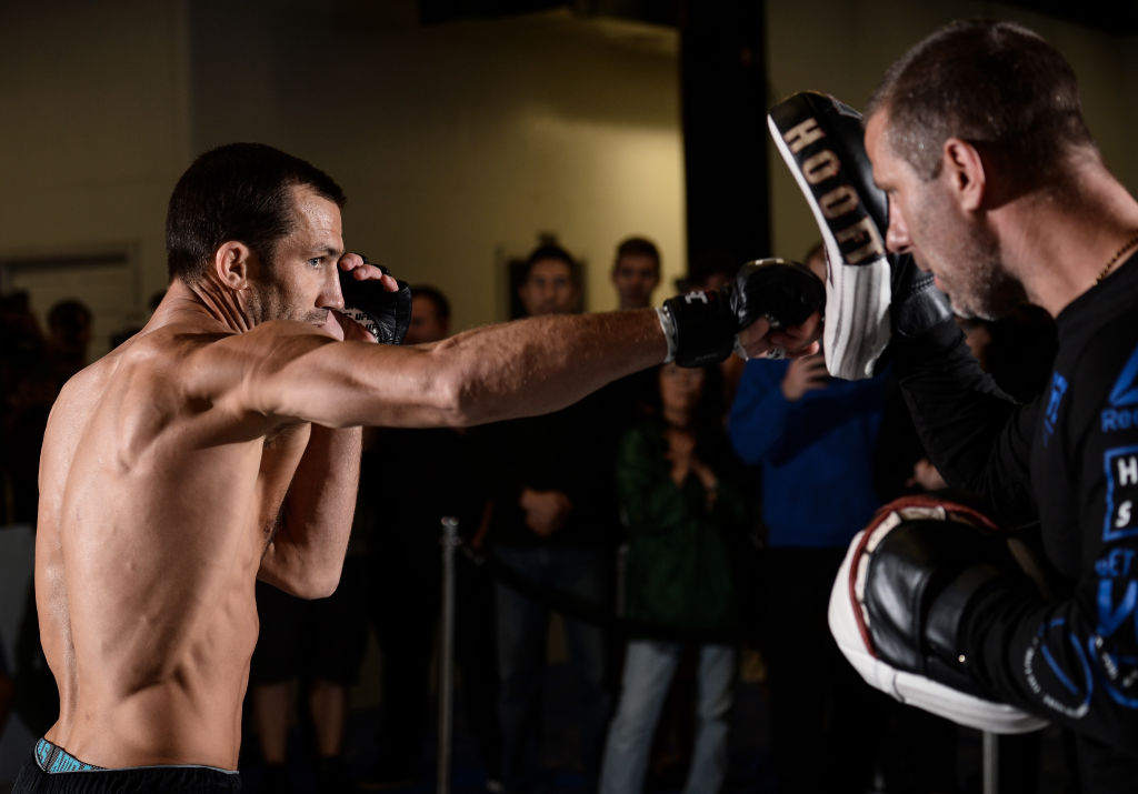 <a href='../fighter/Luke-Rockhold'>Luke Rockhold</a> holds and open workout session for fans and media on September 14, 2017 in Pittsburgh, PA. (Photo by Brandon Magnus/Zuffa LLC)“ align=“center“/>As Luke Rockhold packed his bags for an early exit from South Florida last week, it was clear that even for one of the best fighters in the world, Mother Nature is not waiting around for him to finish his camp for this weekend’s bout against <a href=