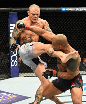 (L-R) <a href='../fighter/Anthony-Smith'>Anthony Smith</a> kicks <a href='../fighter/Hector-Lombard'>Hector Lombard</a> of Cuba in their middleweight bout during the UFC Fight Night event inside the PPG Paints Arena on September 16, 2017 in Pittsburgh, Pennsylvania. (Photo by Josh Hedges/Zuffa LLC)“ align=“left“/>In one of the bigger upsets of the night, Anthony Smith earned a rousing third-round TKO to put away Hector Lombard in this battle of middleweights. Smith was only picked by 27 percent of fantasy players going into the fight, but he made the most of his opportunity while earning his third straight knockout inside the Octagon.</p><p><a href=