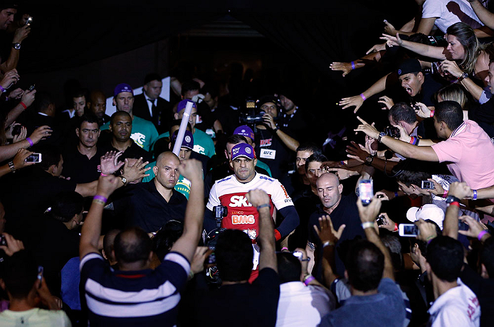 <a href='../fighter/Vitor-Belfort'>Vitor Belfort</a> enters the arena before his middleweight fight against <a href='../fighter/Michael-Bisping'>Michael Bisping</a> in January, 2013 in Sao Paulo.“ align=“center“/></div><div readability=