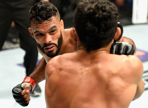 (L-R) <a href='../fighter/Rob-Font'>Rob Font</a> punches <a href='../fighter/Douglas-Silva-de-Andrade'>Douglas Silva de Andrade</a> of Brazil in their bantamweight bout during the UFC 213 event at T-Mobile Arena on July 8, 2017 in Las Vegas, Nevada. (Photo by Josh Hedges/Zuffa LLC)“ align=“center“/><br />Rob Font may not be the first Puerto Rican to make it on to the PGA Tour, but don’t tell the budding Chi-Chi Rodriguez he doesn’t have a shot.<p>Then again, there is the business of a fight with <a href=