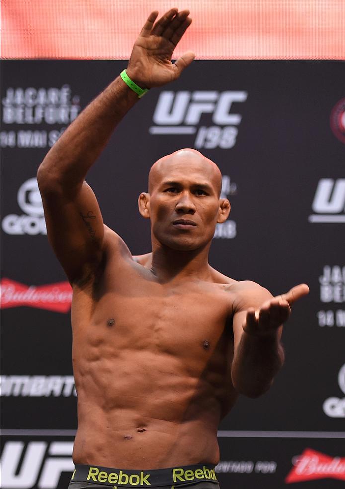 Jacare Souza weighs in at UFC 198 before his fight against 