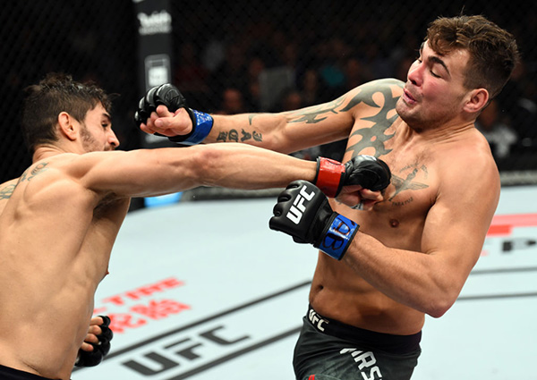 <a href='../fighter/antonio-carlos'>Antonio Carlos Junior</a> of Brazil punches <a href='../fighter/jack-harshman'>Jack Marshman</a> of South Wales in their middleweight bout during the <a href='../event/UFC-Silva-vs-Irvin'>UFC Fight Night </a>event inside the Ibirapuera Gymnasium on October 28, 2017 in Sao Paulo, Brazil. (Photo by Josh Hedges/Zuffa LLC)“ align=“center“/>With the Brazilian fans cheering him on, the ground game of Paraiba’s Antonio Carlos Junior proved to be too much for Jack Marshman, as he tore through the Wales native en route to a first-round submission victory in middleweight action.</p><p>Carlos chased after Marshman to kick off the bout, and after scoring with some hard punches, he got the Welshman to the mat 90 seconds in. Marshman’s defense was solid for a spell, but Carlos ultimately got into the mount position and then took his foe’s back. The tap out to a rear naked choke followed moments later at the 4:30 mark.</p><p>With the win, his fourth straight, Carlos Junior moves to 10-2 with 1 NC; Marshman falls to 22-7.</p><p><strong>GORDON vs DIAS</strong></p><p><img class=