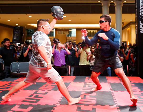 Middleweight contender <a href='../fighter/Lyoto-Machida'>Lyoto Machida</a> practices during the Open Workouts at the Vila Olimpia Mall for the <a href='../event/UFC-Silva-vs-Irvin'>UFC Fight Night </a>Sao Paulo on October 25, 2017 in Sao Paulo, Brazil. (Photo by Alexandre Schneider/Zuffa LLC)“ align=“center“/>UFC São Paulo has officially launched. On Wednesday, the city known as „Drizzle Land“ received the stars of Saturday’s event for open workouts at Shopping Vila Olímpia.<p>The first to perform was former welterweight title challenger <a href=