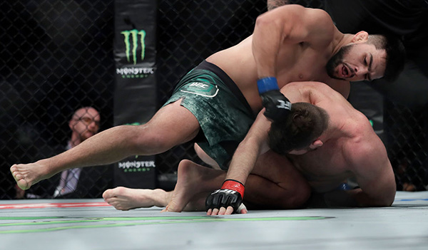 <a href='../fighter/Kelvin-Gastelum'>Kelvin Gastelum</a> fights with <a href='../fighter/Michael-Bisping'>Michael Bisping</a> during the <a href='../event/UFC-Silva-vs-Irvin'>UFC Fight Night </a>at Mercedes-Benz Arena on November 25, 2017 in Shanghai, China. (Photo by Hu Chengwei/Getty Images)“ align=“center“/> In front of a sold out crowd that packed Mercedes Benz Arena for the UFC’s debut card in Shanghai, China, Kelvin Gastelum sent a strong statement to the rest of the middleweight division as he knocked out former champion Michael Bisping with a jaw-dropping left hand in their main event matchup.<p>Gastelum was the aggressor throughout the fight that only lasted two minutes and 30 seconds, as he stalked Bisping around the Octagon, first targeting the body and then looking to connect to the head.</p><p><img class=