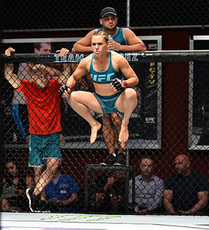 Deanna Bennett prepares for her fight in the opening round of The Ultimate Fighter