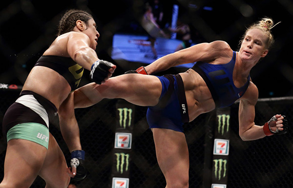 Holly Holm of United States (R) fights Bethe Correia of Brazil (L) in the WomenÕs Bantamweight Main Event Bout during UFC Singapore Fight Night at Singapore Indoor Stadium on June 17, 2017 in Singapore. (Photo by Suhaimi Abdullah/Getty Images)