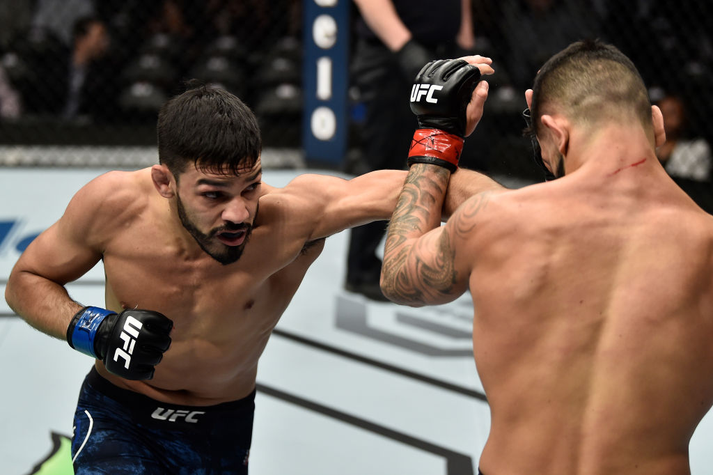 BOSTON, MA - JANUARY 20: (L-R) Julio Arce punches Dan Ige in their featherweight bout during the UFC 220 event at TD Garden on January 20, 2018 in Boston, Massachusetts. (Photo by Jeff Bottari/Zuffa LLC)