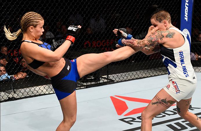 Paige VanZant knocks out Bec Rawlings at their strawweight fight at Fight Night Vancouver