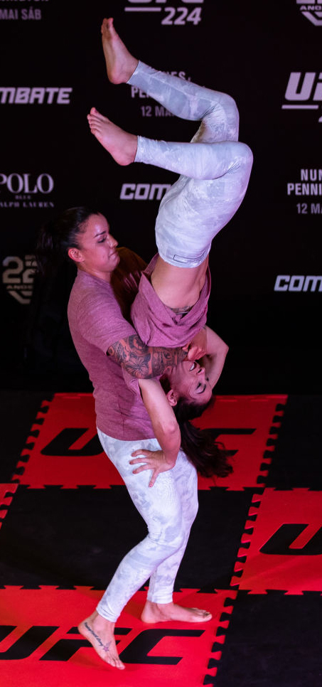 Pennington hoists <a href='../fighter/Tecia-Torres'>Tecia Torres</a> during UFC 224 open workouts. (Photo by Buda Mendes/Zuffa LLC)“ align=“left“/>The mega-mall was actually an ideal locale for the event, as it allowed fans of all ages to pack its three levels for to get a glimpse of the stars as they showed off some of the fruits of their training camps.</p><p>Living legend <a href=