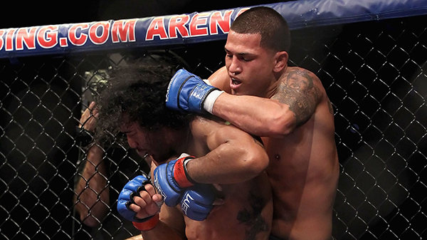 Pettis vs Henderson, December 16, 2010(Photo by Christian Petersen/Zuffa LLC)