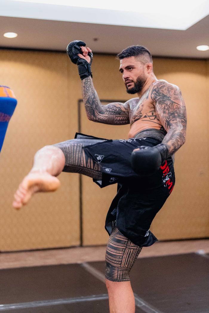 Tyson Pedro trains at the host hotel in Salt Lake City, Utah, on August 17, 2022. (Photo by Zac Pacleb/Zuffa LLC)